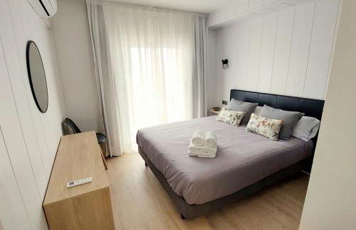 Primera Línea con Vistas al Mar y Piscina - Foto 5