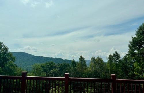 Charming Cabin with Incredible Mountain Views - Foto 34