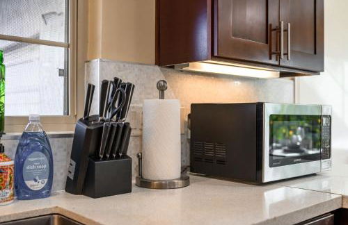 Luxury Estate with Sparkling Pool & Elegant Amenities - Foto 78