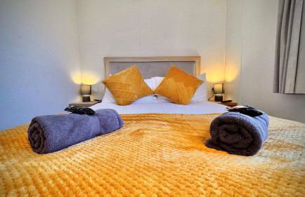 Marton Mere - 3 Bedroom Caravan- by Holiday Homes - Photo 15