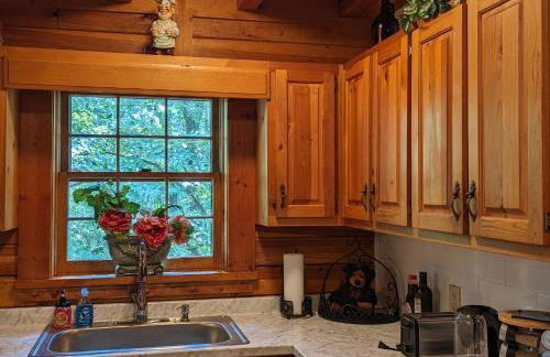 Cabin Bliss - Just 1 Mile from Lake Lanier - Foto 7