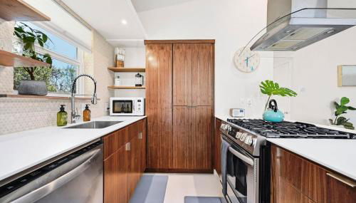 The Guava Door - Cheerful Mid-Century - big yard, free parking - Foto 5