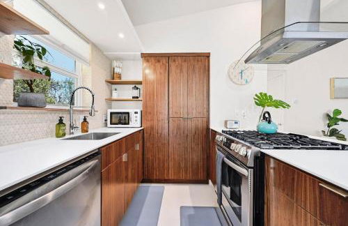 The Guava Door - Cheerful Mid-Century - big yard, free parking - Foto 5