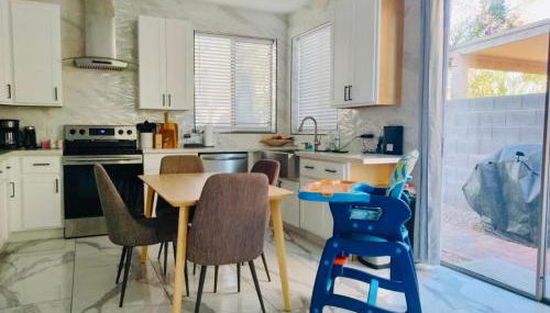 Gorgeous Abode 3 Bedrooms Hide-out in Mesa - Photo 3