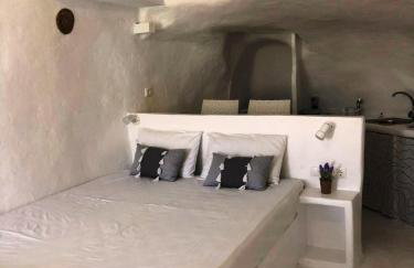 Salty Kisses and Sandy Toes, Seafront Syrmata Houses Authentic Milos Stay - Foto 15