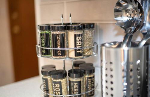 3 Bed 2 Bath Home w 2 Car Garage & Fitness Room - Foto 15