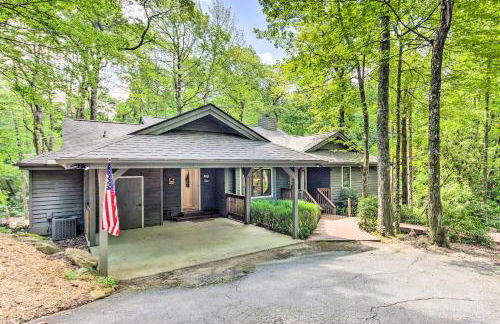 1 Mi to Marina Lake Toxaway Cabin with Fire Pit - Foto 32