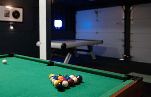 Spacious Modern Retreat w Game Room and Yard - Foto 42