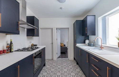 Sedgley-Wolverhampton-Contractors -4 beds-Parking - Foto 7