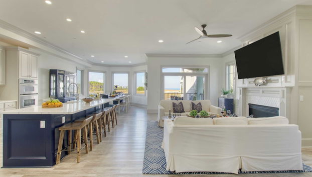 Steps to Beach, Infinity Pool + Hot Tub, Game Room Coastal Marsh by Avantstay - Foto 2, Interior