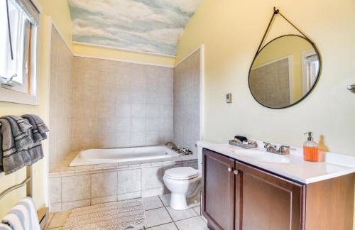 Lakefront Cayuga Retreat with Private Deck and Hot Tub - Foto 23