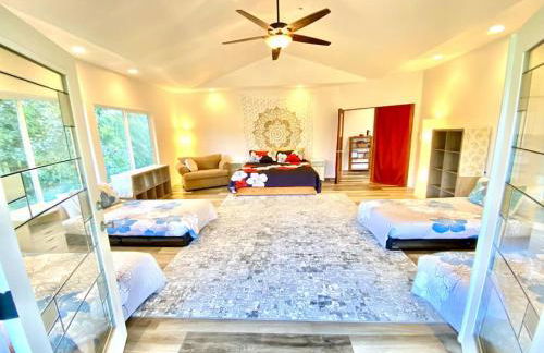 THE HONOMU HOUSE - Gorgeous, Spacious 4Bd2Ba Home near Waterfalls and Hilo, Sleeps 12! - Foto 1