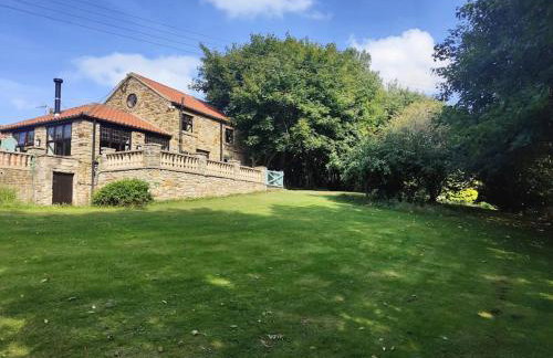 Stunning 2 Bedroom Guest House with Hot Tub - Photo 17