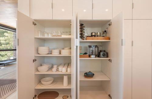 Modern Eco Retreat with Hot Tub and Views - Foto 21