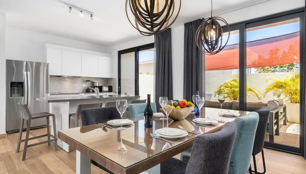 Serene Designer Gem Walk to Beach Strip Pool - Foto 4, Habitación