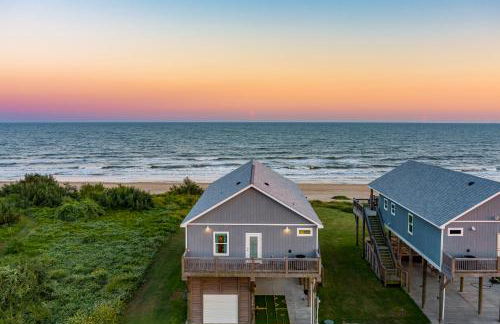 Beachfront 4BR - Tiki Bar, Yard Games, Pet-Friendly - Foto 57