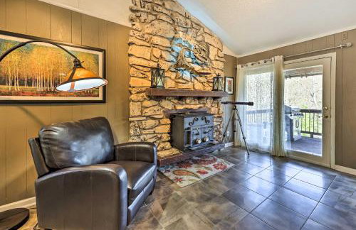 Holiday Island Home: Hot Tub & Wood Stove! - Foto 7