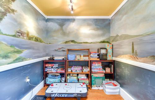 Lakefront Cayuga Retreat with Private Deck and Hot Tub - Foto 17