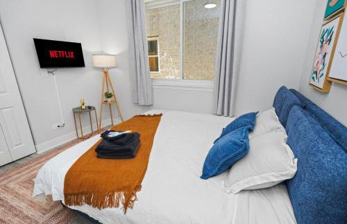 Cozy 3BR Retreat Sleeps 8 with Free Parking Near University of Illinois Chicago, Medical District & West Loop - Foto 6