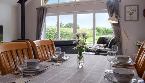 Bumble Lodge - Photo 5