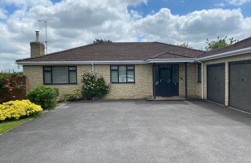 Spacious bungalow with large private garden - Foto 2