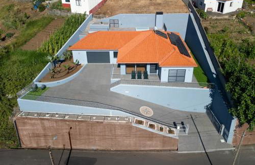 Calheta Paradise Holiday Home - Free Parking & Views - Photo 19