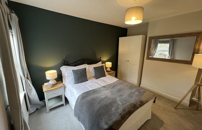 Luxurious Victorian Villa With Parking, Sleeps six - Photo 4