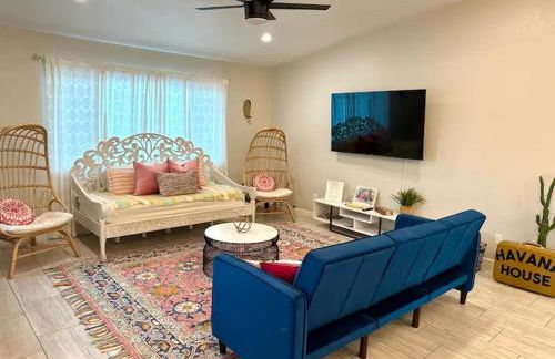 Havana House oasis with pool spa firepit game room and Mountain Views Be away from the city rules - Foto 20