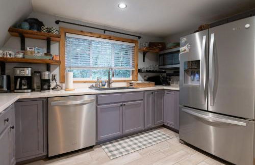 Secluded Forest Cabin with Hot Tub and Private Waterfall - Foto 36