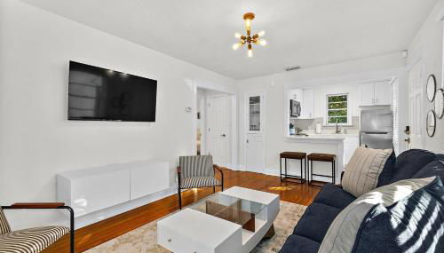 Private Uptown Flat - Walk to Nights of Lights! - Foto 3