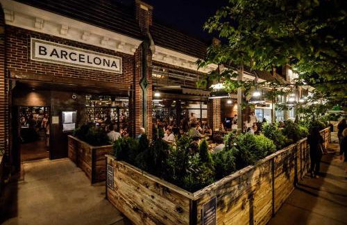 Stylish 4 Bed with Rooftop, Garage Near Hot Spots Less Than 5 Mins to Belmont, 10 Mins to Broadway, 24 Hour Hospitality Team, Perfect for Groups, Available for Long Term Rental - Foto 35