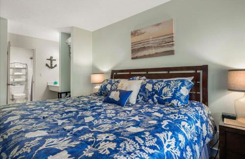 Oceanfront Suite - Top Floor - Sleeps 4 - Pool and Sauna - Foto 25