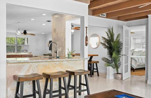 Private Village Home with Heated pool & spa with private front courtyard - Photo 67