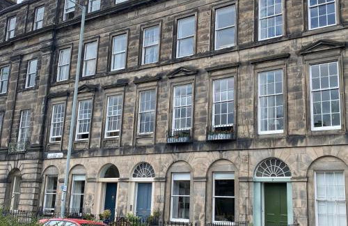 Georgian 4 Bedroom 3 Bathroom New Town Apartment - Foto 3