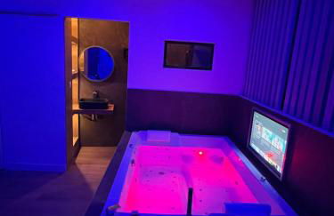 Chic & Jacuzzi - Foto 8