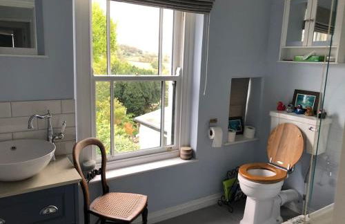 Lovely Charmouth cottage with log fire & garden close to beach - Photo 17