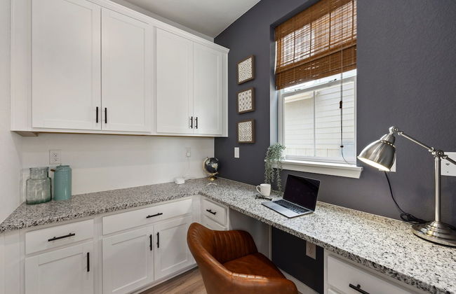 New Build W/ Great Backyard & Lake Access! - Foto 15