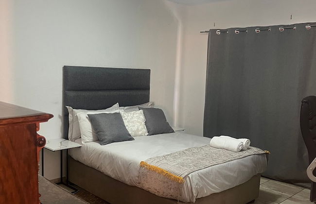 Serene Thatched Roof Retreat in Faerie Glen, Pretoria - Foto 3