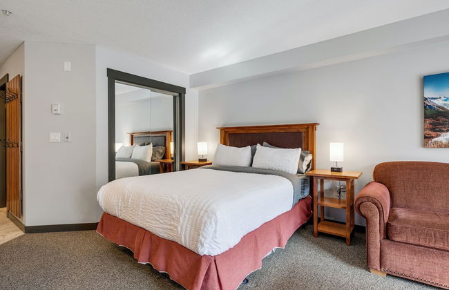 CENTRALLY Located 3-Br Home | TRUE Ski In/Out | FREE access to Pools & Hot Tubs - Photo 18