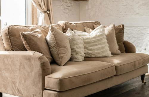 Primrose Luxury Cottage with Private Hot tub - Photo 13