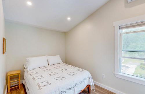 Shorebreeze Inn - Photo 9