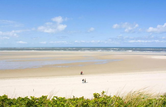 Restyled Villa With Dishwasher, Near the Beach - Photo 39