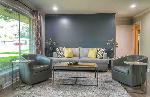 Decatur Home - Chic Comfort Family & Fun - Photo 1