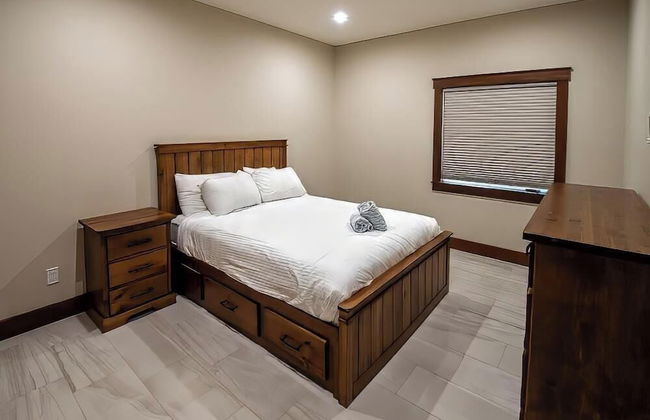 Snow Creek Cabins by Fernie Lodging Co. - Photo 54