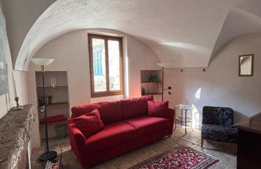 Iconic Italian Townhouse w Rooftop Terrace & Mountain View, Pigna - Foto 14