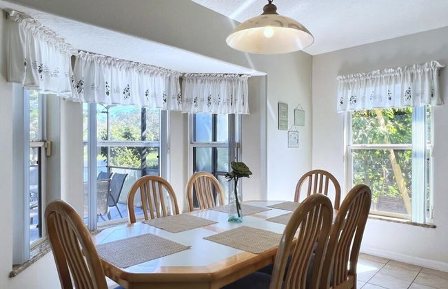 Lovely Lakeside 4-bed Pool Home At Villa Sol-3125 4 Bedroom Home by RedAwning - Foto 27