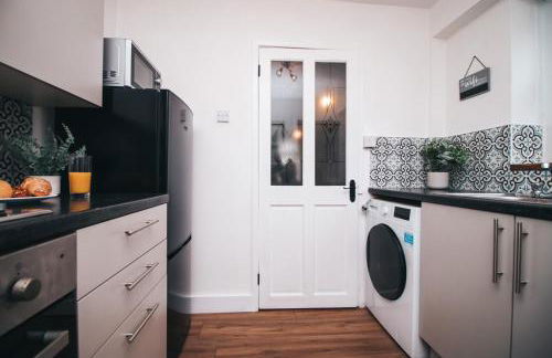 Commercial House, By Solace Stays - Foto 10