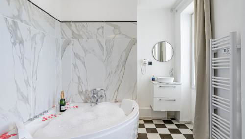 Aurora Lov'Room Proche de Saint Charles - Foto 4