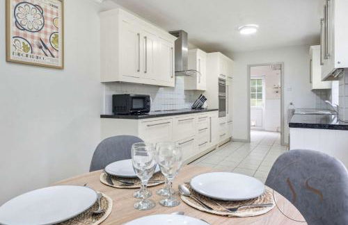 Spacious 6BR Villa in 32 Le More Birmingham with 7 Beds and Free Onsite Parking - Foto 15