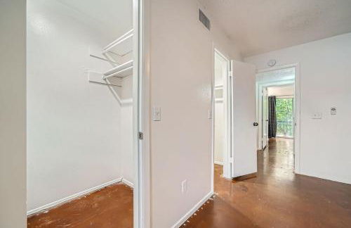 Your 2B Getaway - Steps 2 Dtwn - Sleeps 6 - Pool and Prkg - Foto 27